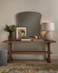 Hobi Table Lamp -Decoration Specialty Shop 20230502 SS Furniture 001 T 05b127b5 e7c2 49d8 9dcf 36cb2c40f6aa