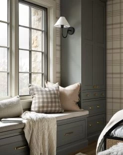 Kara Linen Pillow Cover -Decoration Specialty Shop Catalogue Shoot 22 68e2374a 2aed 4157 9f93 16150a1858d3