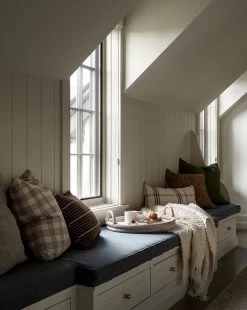 Beatrice Wool Throw -Decoration Specialty Shop Catalogue Shoot 61