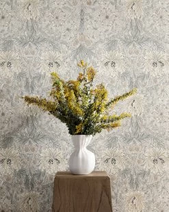 Thessaly Vase -Decoration Specialty Shop In Studio 2 a3ffd999 c5b0 4d86 9b9e f00183d54296