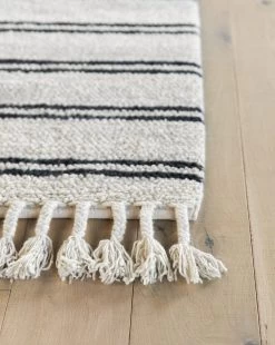 Soliel Handwoven Wool Rug -Decoration Specialty Shop MRUG0576 BLU SolielFringeWovenRug D2