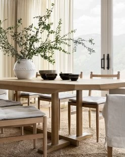 Rounded White Vase 7 Rounded White Vase -Decoration Specialty Shop Summer Templated 120 1